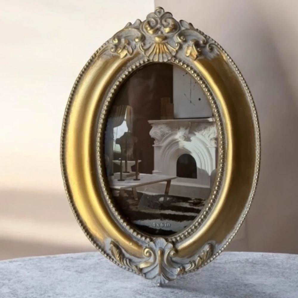 Oval ornate antique style picture frame for 4x6” photo